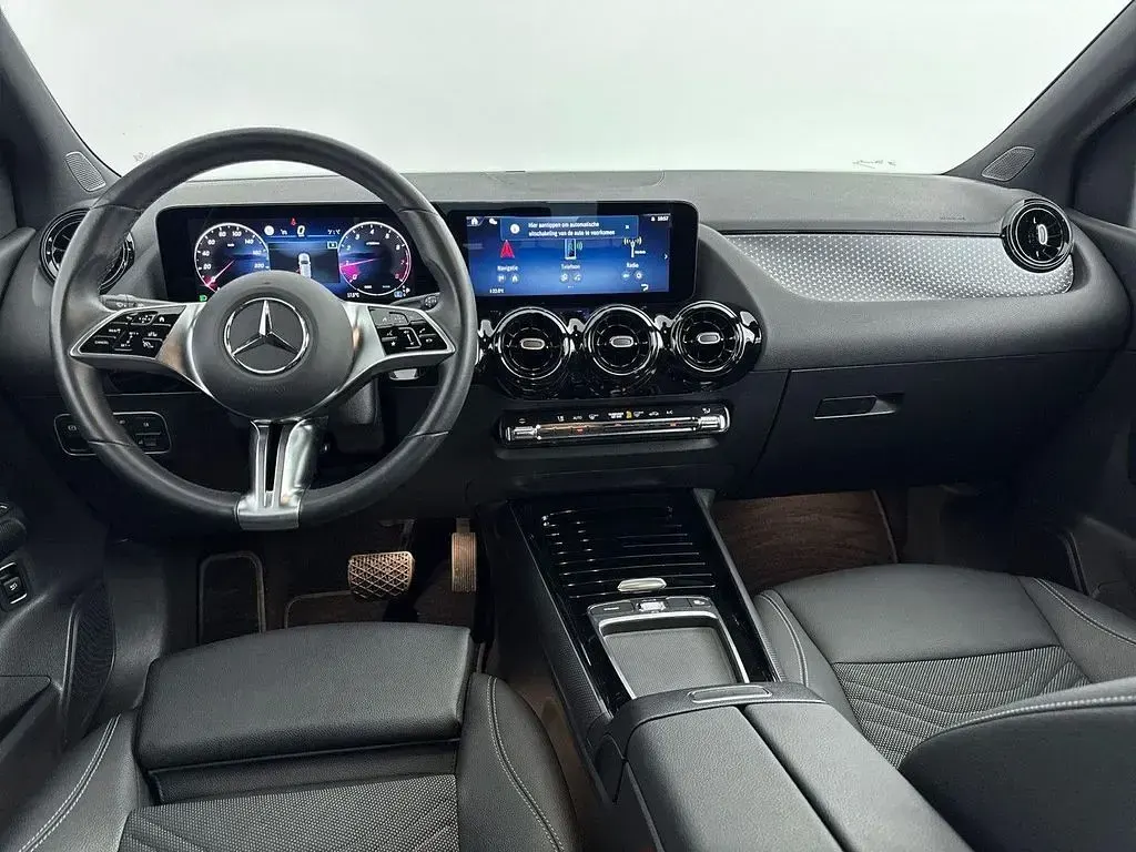 Gebraucht Mercedes B180 Edition 136 PS (100 kW) 2025 Schwarz Kleinwagen