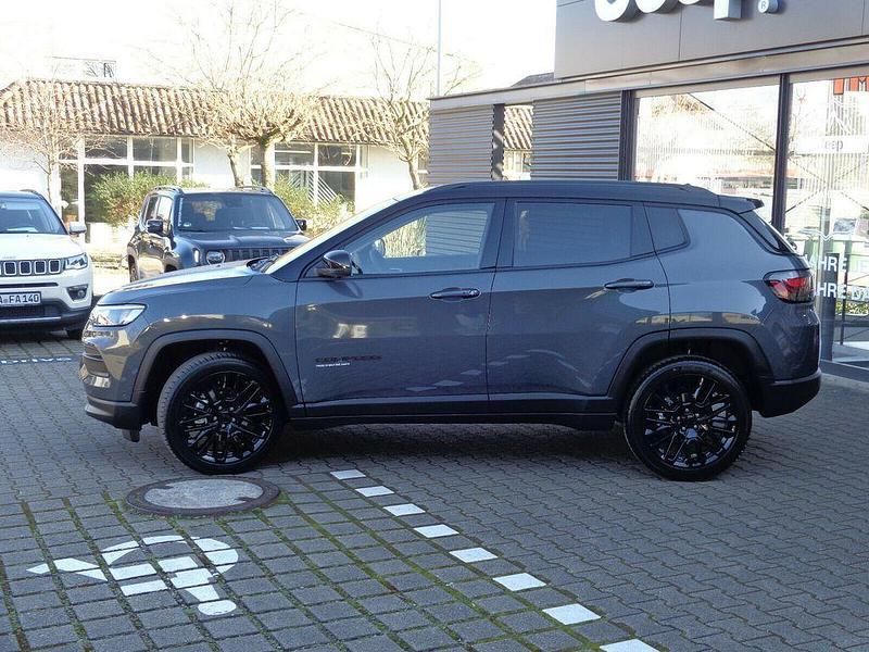 Gebraucht Jeep Compass 131 PS (96 kW) 2022 Grau metallic SUV