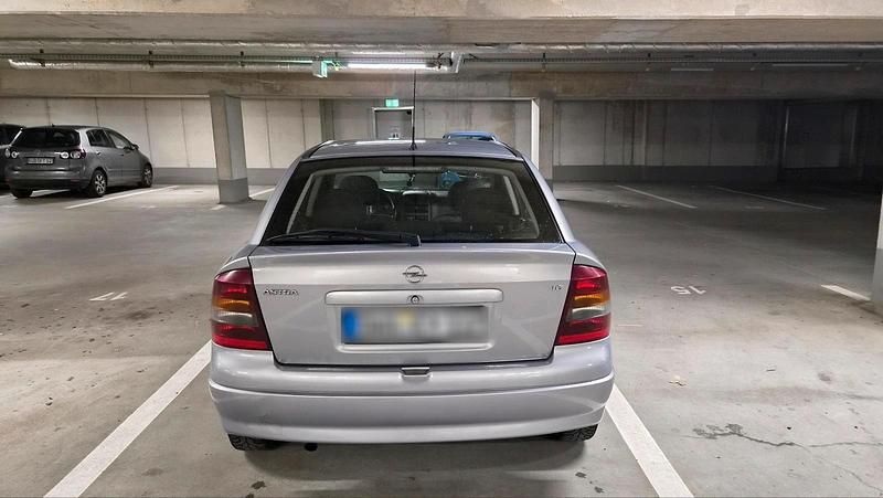 Gebraucht Opel Astra 101 PS (74 kW) 2002 Silber Kleinwagen