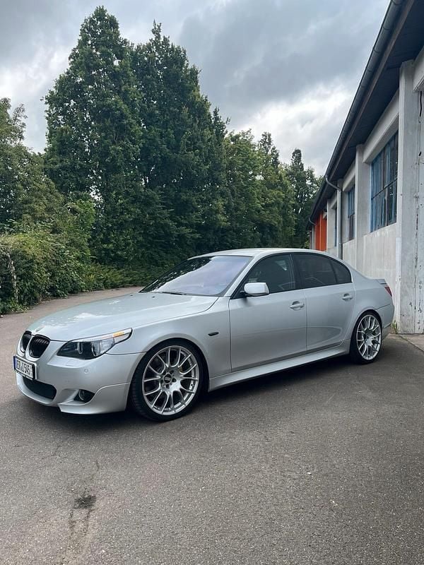 Silber Gebraucht 2004 BMW 545 Limousine | 10.000 € (Teuer) - Bild 1/4