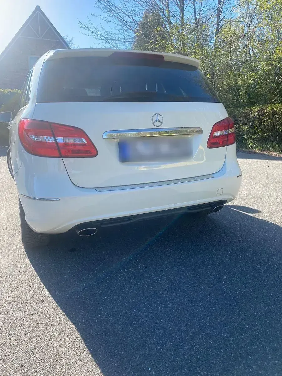 Gebraucht Mercedes B180 122 PS (89 kW) 2012 Weiß Van / Kleinbus