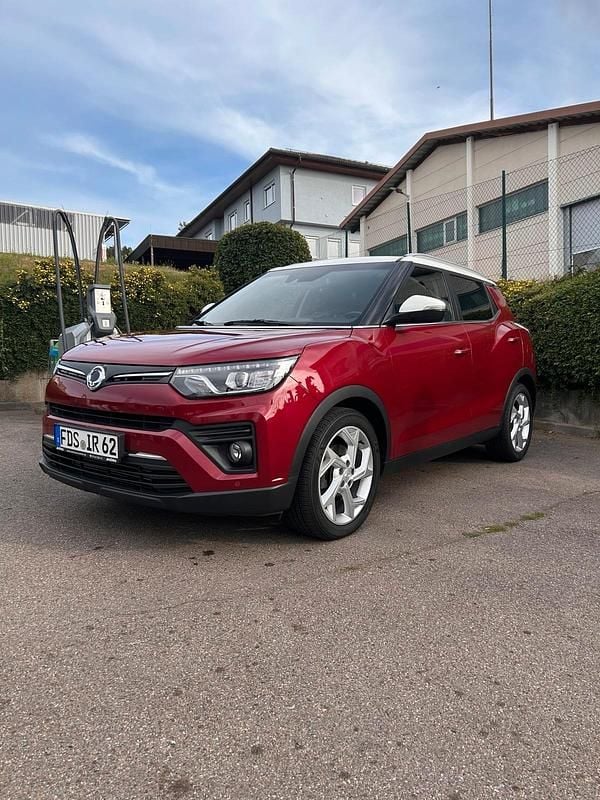 Rot Gebraucht 2021 Ssangyong (KGM) Tivoli SUV | 13.490 € - Bild 1/4