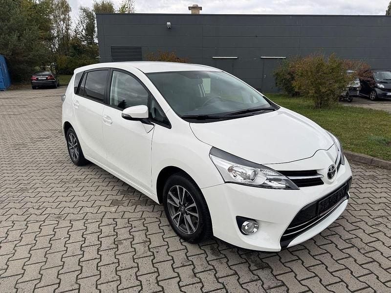 Weiß Gebraucht 2015 Toyota Verso Van / Kleinbus | 9.900 € (Guter Preis) - Bild 1/4