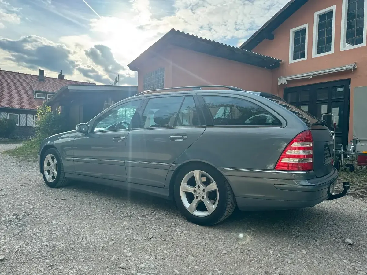 Second-hand Mercedes C220 150 CP (110 kW) 2004 Albastru Break