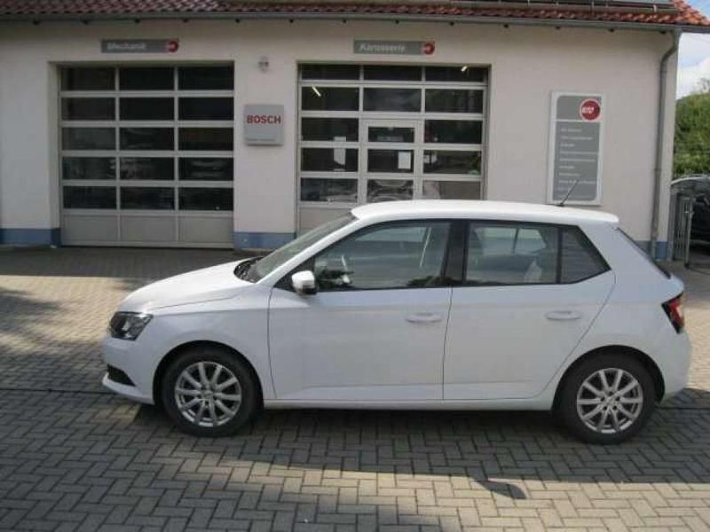 Gebraucht Skoda Fabia Cool Edition 60 PS (44 kW) 2016 Moonweiss metallic Kleinwagen