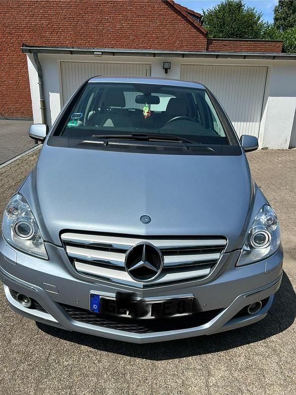 Blau Gebraucht 2009 Mercedes B200 Van / Kleinbus | 7.900 € - Bild 1/4