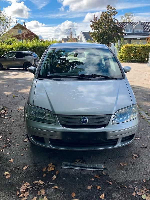 Grau Gebraucht 2006 Fiat Idea Van / Kleinbus | 1.100 € (Superpreis) - Bild 1/4