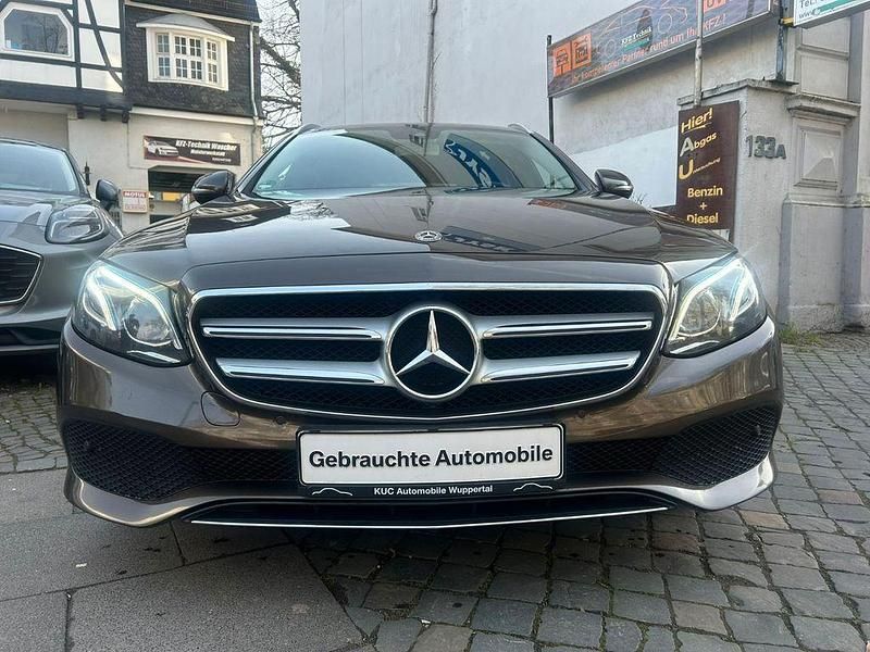 Gebraucht Mercedes E200 Avantgarde 184 PS (135 kW) 2017 Braun Limousine