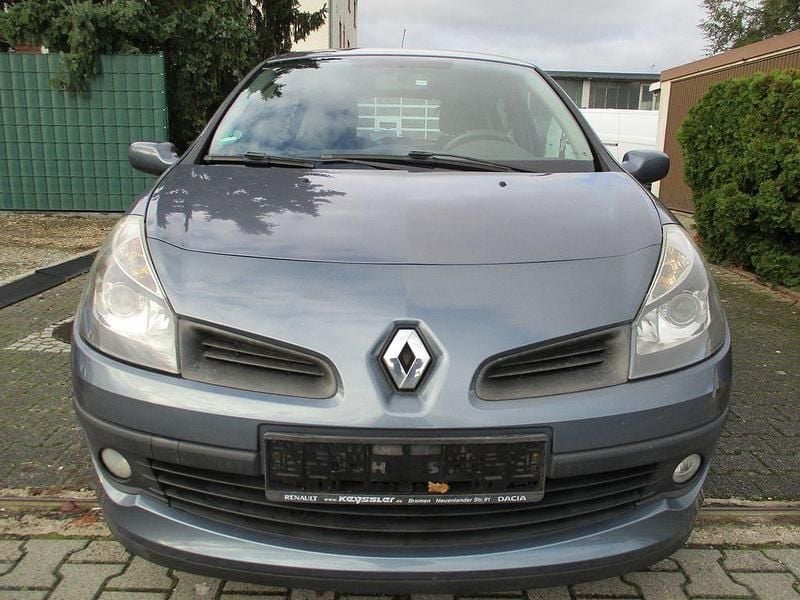 Grau Gebraucht 2005 Renault Clio III Dynamique Kleinwagen | 990 € (Guter Preis) - Bild 1/4