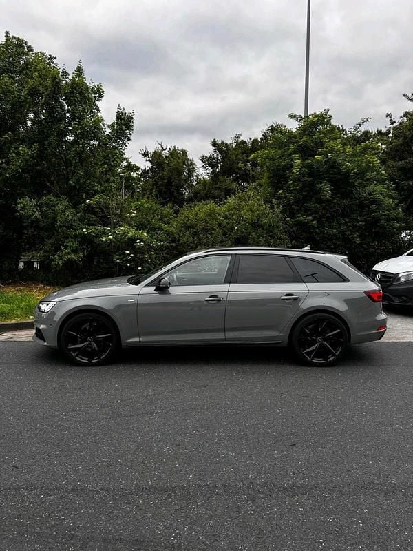 Grau Gebraucht 2018 Audi A4 Sport Kombi | 17.800 € (Teuer) - Bild 1/4