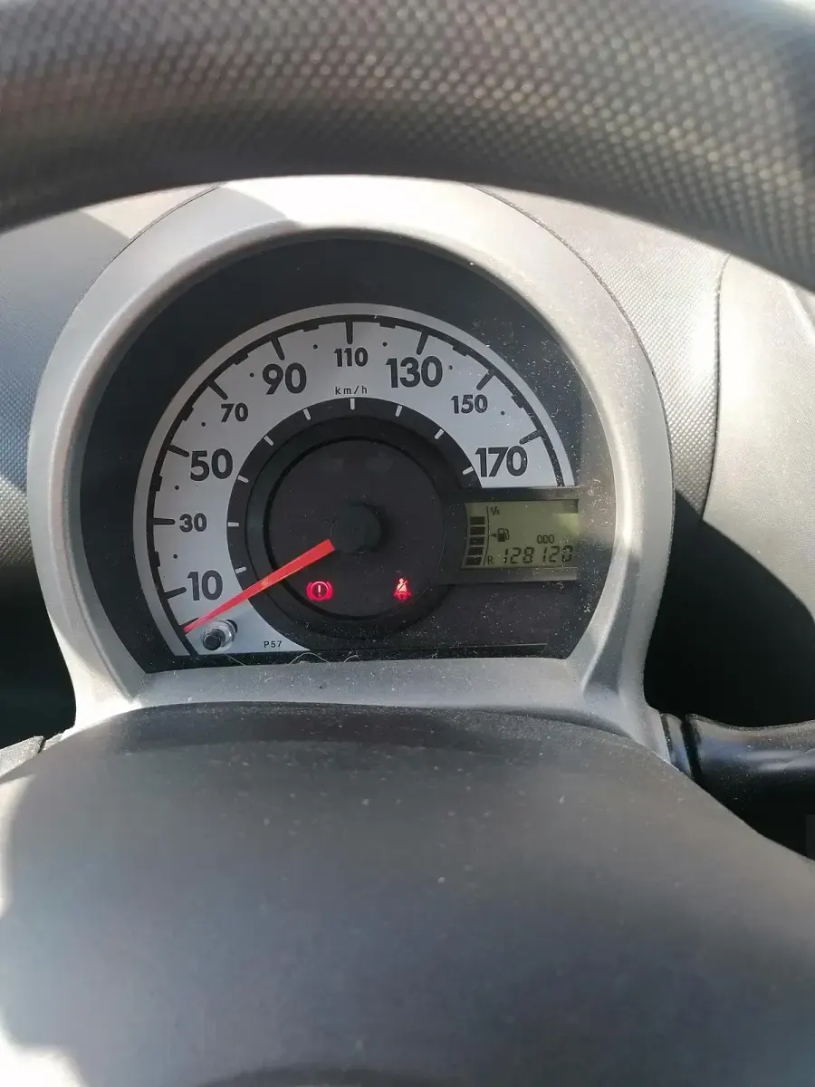 Gebraucht Toyota Aygo 68 PS (50 kW) 2013 Weiß Kleinwagen