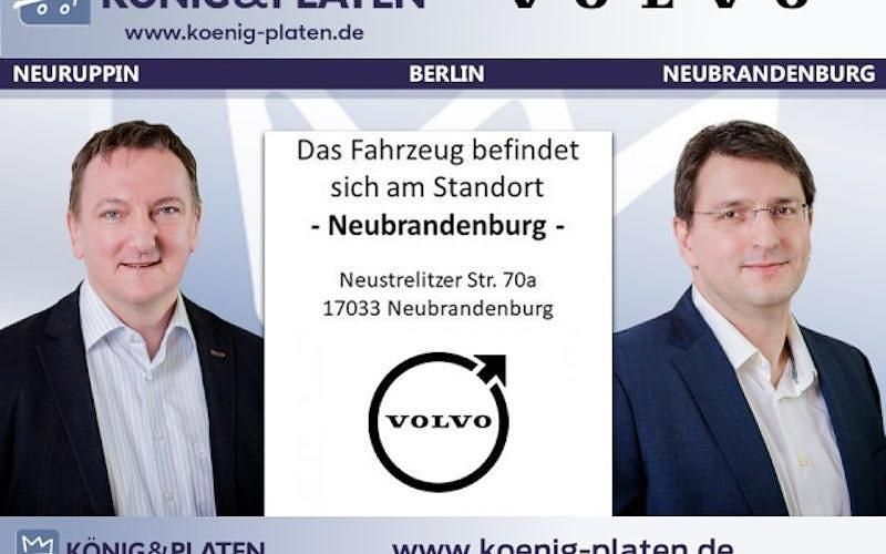 Neu Volvo XC40 Plus 163 PS (119 kW) 2026 Grau SUV