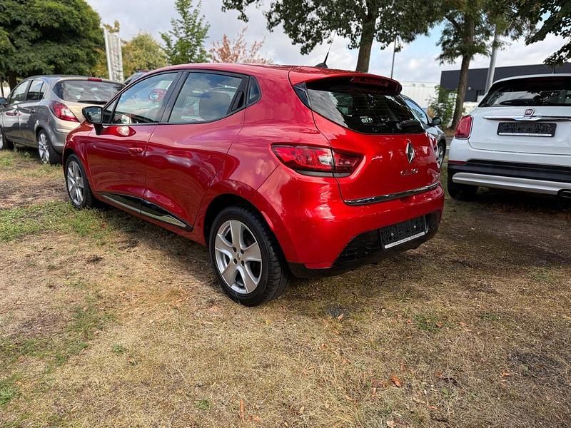 Gebraucht Renault Clio IV Luxe 90 PS (66 kW) 2012 Rot Kleinwagen