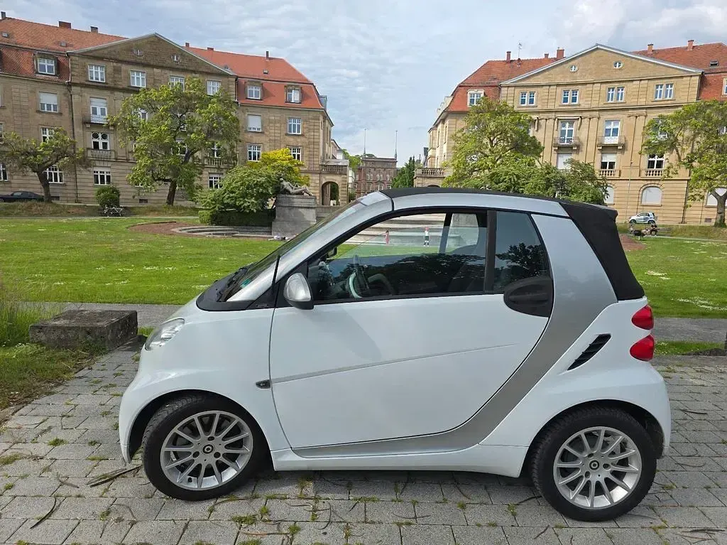 Gebraucht Smart ForTwo Cabrio Passion 71 PS (52 kW) 2011 Weiß Cabrio