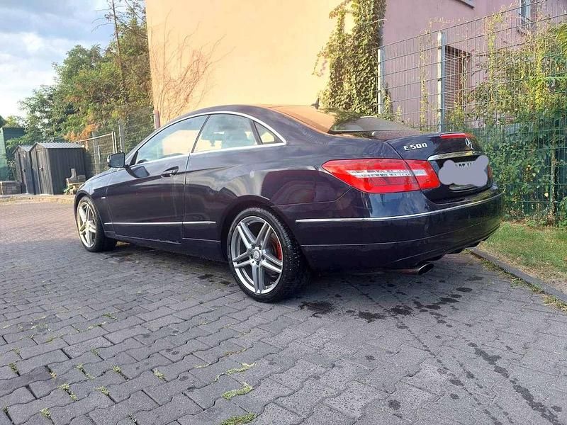 Gebraucht Mercedes E250 Elegance 204 PS (150 kW) 2010 Blau Coupé