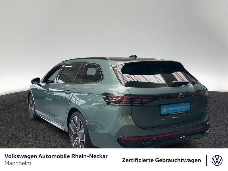 Gebraucht VW Passat R-line 150 PS (110 kW) 2025 Maripositgrün metallic Kombi
