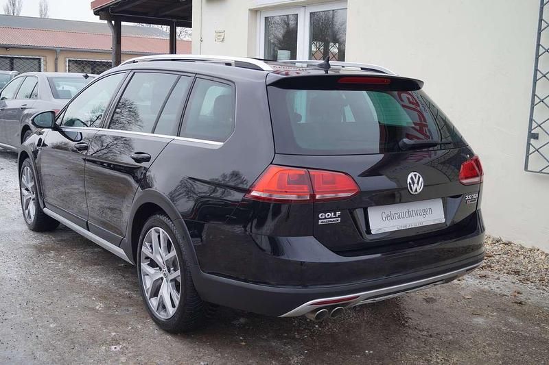Gebraucht VW Golf Alltrack 150 PS (110 kW) 2016 Deep black perleffekt Kombi