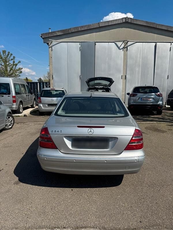 Usata Mercedes E240 177 CV (130 kW) 2003 Argento Berlina
