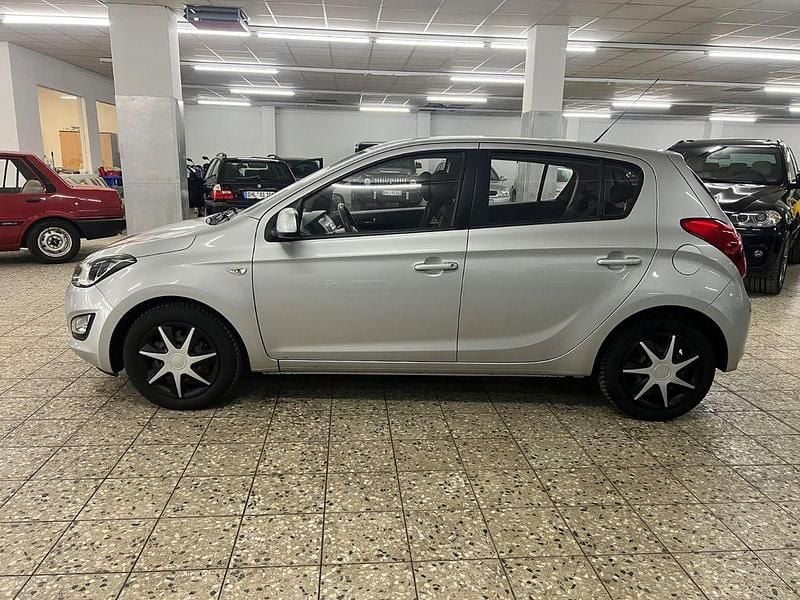 Gebraucht Hyundai i20 Edition 86 PS (63 kW) 2012 Silber Kleinwagen