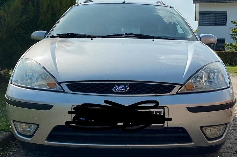 Silber Gebraucht 2004 Ford Focus Kombi | 200 € (Superpreis) - Bild 1/4