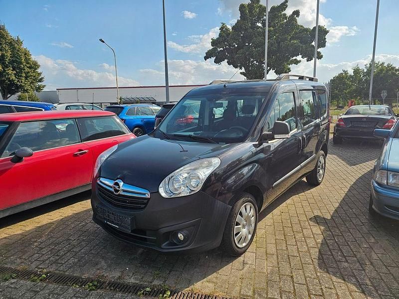 Schwarz Gebraucht 2018 Opel Combo Selection Van / Kleinbus | 10.499 € (Fairer Preis) - Bild 1/4