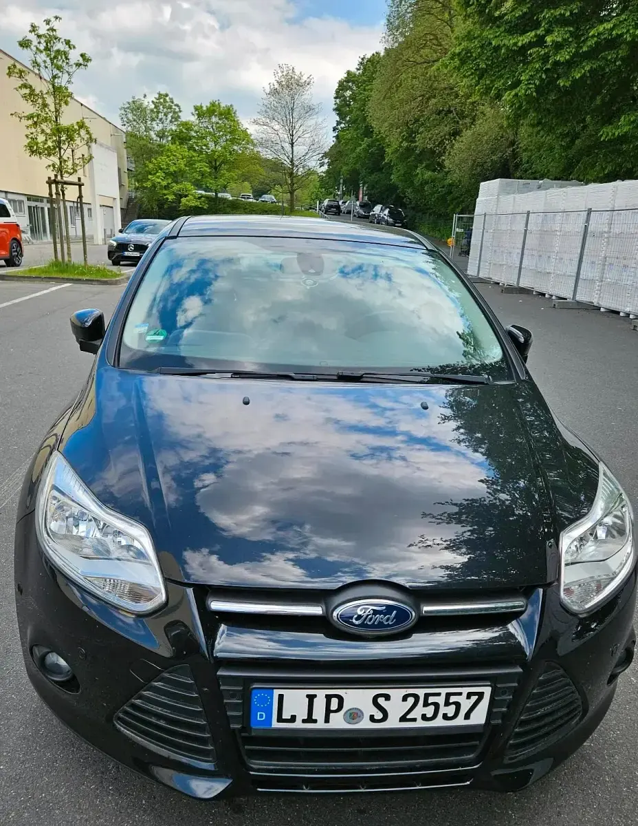 Gebraucht Ford Focus 100 PS (73 kW) 2014 Schwarz Limousine