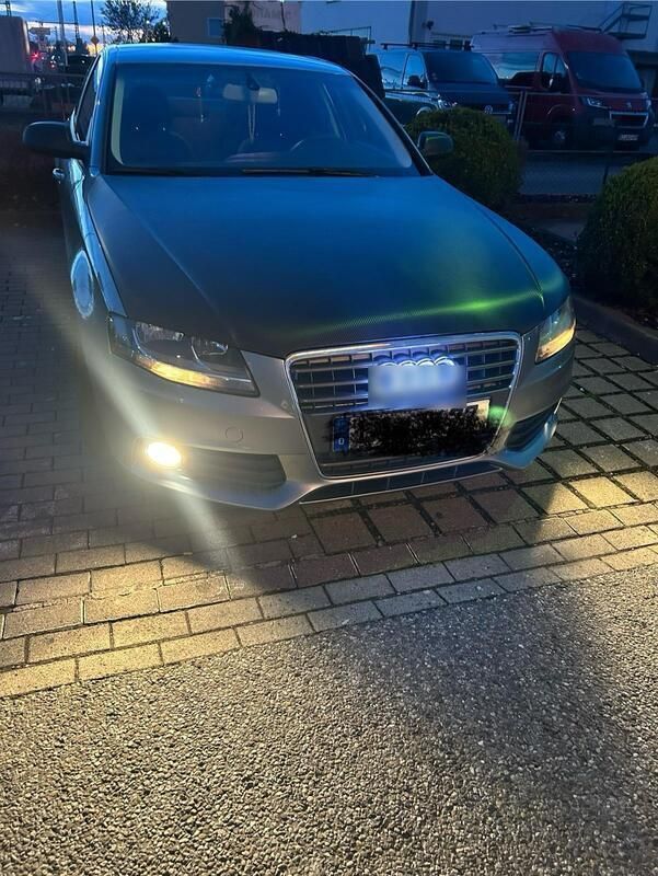 Silber Gebraucht 2010 Audi A4 Limousine | 6.800 € (Superpreis) - Bild 1/4