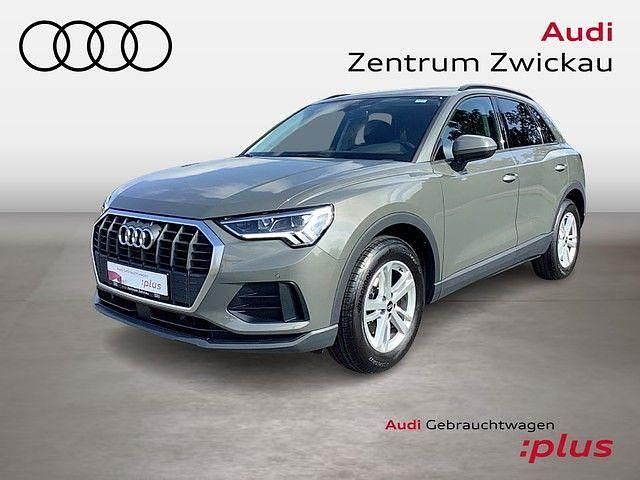 Chronosgrau metallic Gebraucht 2021 Audi Q3 Basis SUV | 28.460 € (Guter Preis) - Bild 1/4