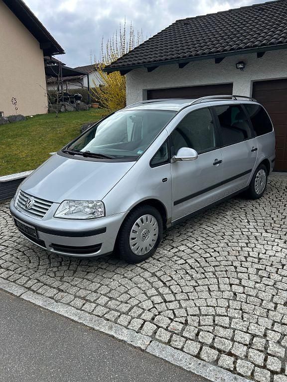 Gebraucht VW Sharan Trendline 150 PS (110 kW) 2009 Grau Van / Kleinbus