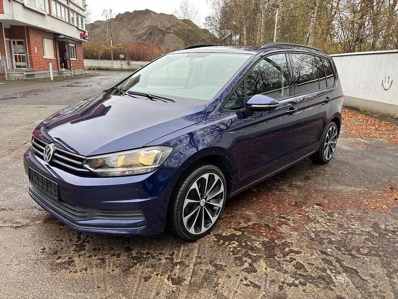 Blau Gebraucht 2016 VW Touran Comfortline Van / Kleinbus | 13.500 € (Superpreis) - Bild 1/4