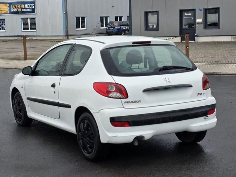 Gebraucht Peugeot 206 68 PS (50 kW) 2012 Weiß Limousine