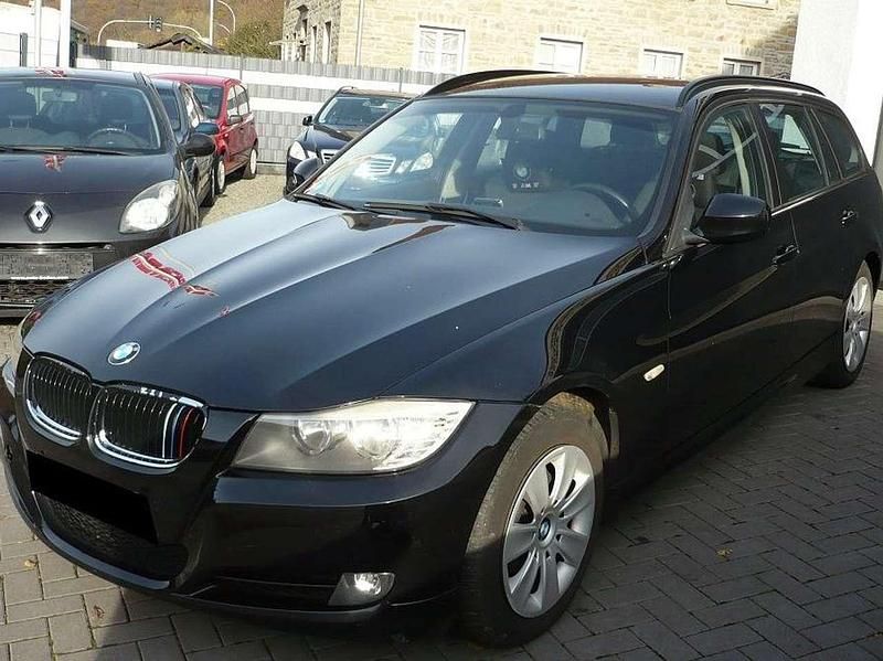 Schwarz Gebraucht 2010 BMW 318 Kombi | 2.400 € (Superpreis) - Bild 1/4
