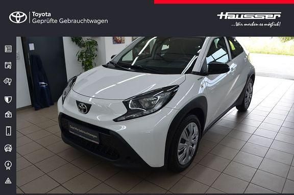 Schneeweiß Gebraucht 2023 Toyota Aygo X-play Kleinwagen | 13.840 € (Guter Preis) - Bild 1/4