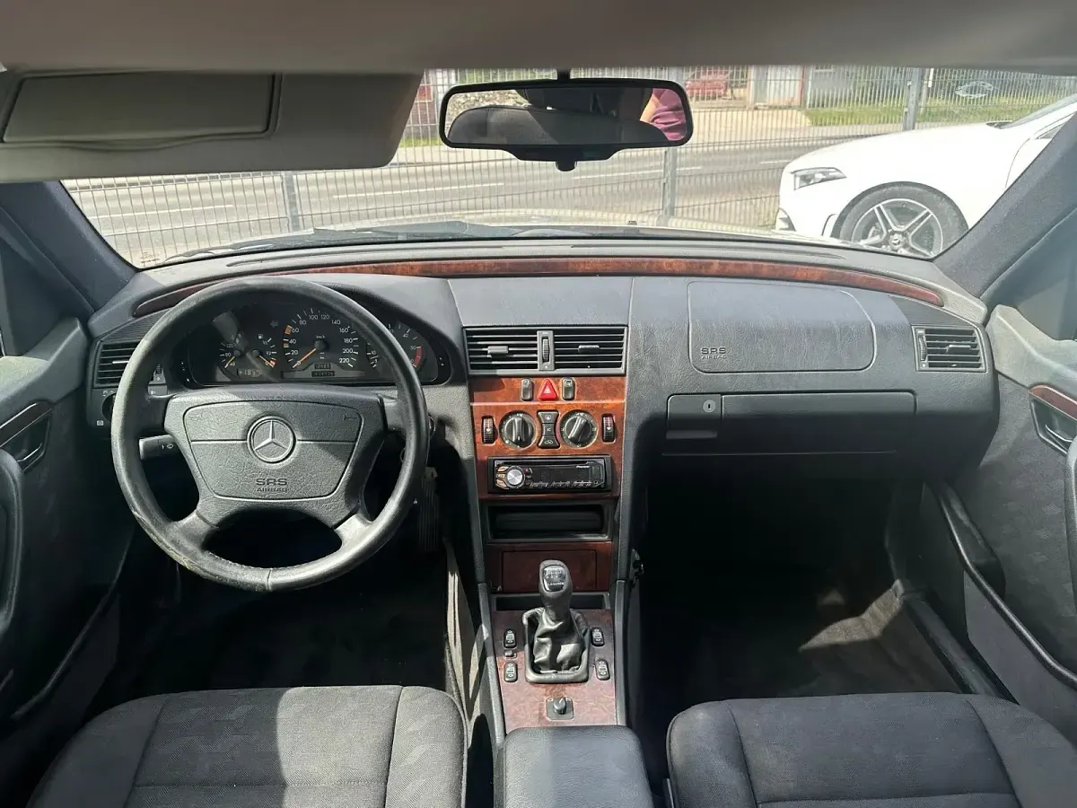 Gebraucht Mercedes C250 Elegance 150 PS (110 kW) 1996 Gold Limousine