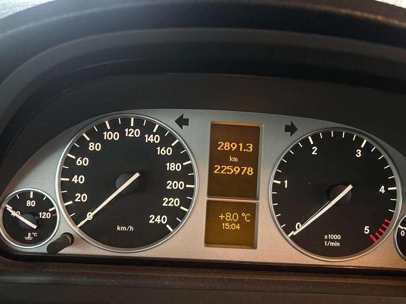 Gebraucht Mercedes B200 140 PS (102 kW) 2010 Van / Kleinbus