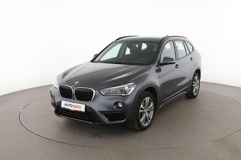 Grau Gebraucht 2019 BMW X1 Sport Line SUV | 19.490 € (Superpreis) - Bild 1/3