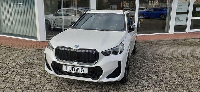 Gebraucht BMW iX1 M Sport 230 kW (313 PS) 2023 Mineralweiß SUV