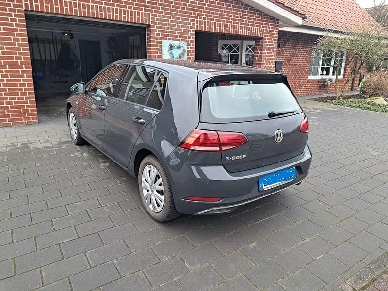 Gebraucht VW Golf 100 kW (136 PS) 2020 Grau Limousine