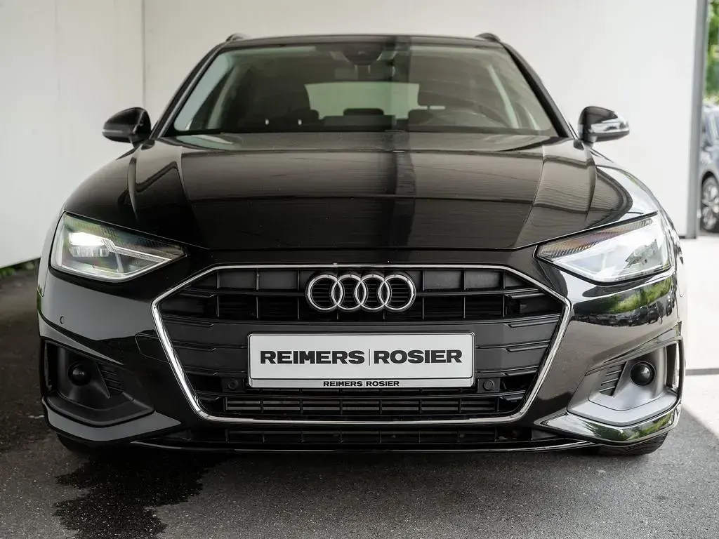 Gebraucht Audi A4 Basis 150 PS (110 kW) 2022 Mythosschwarz metallic Kombi