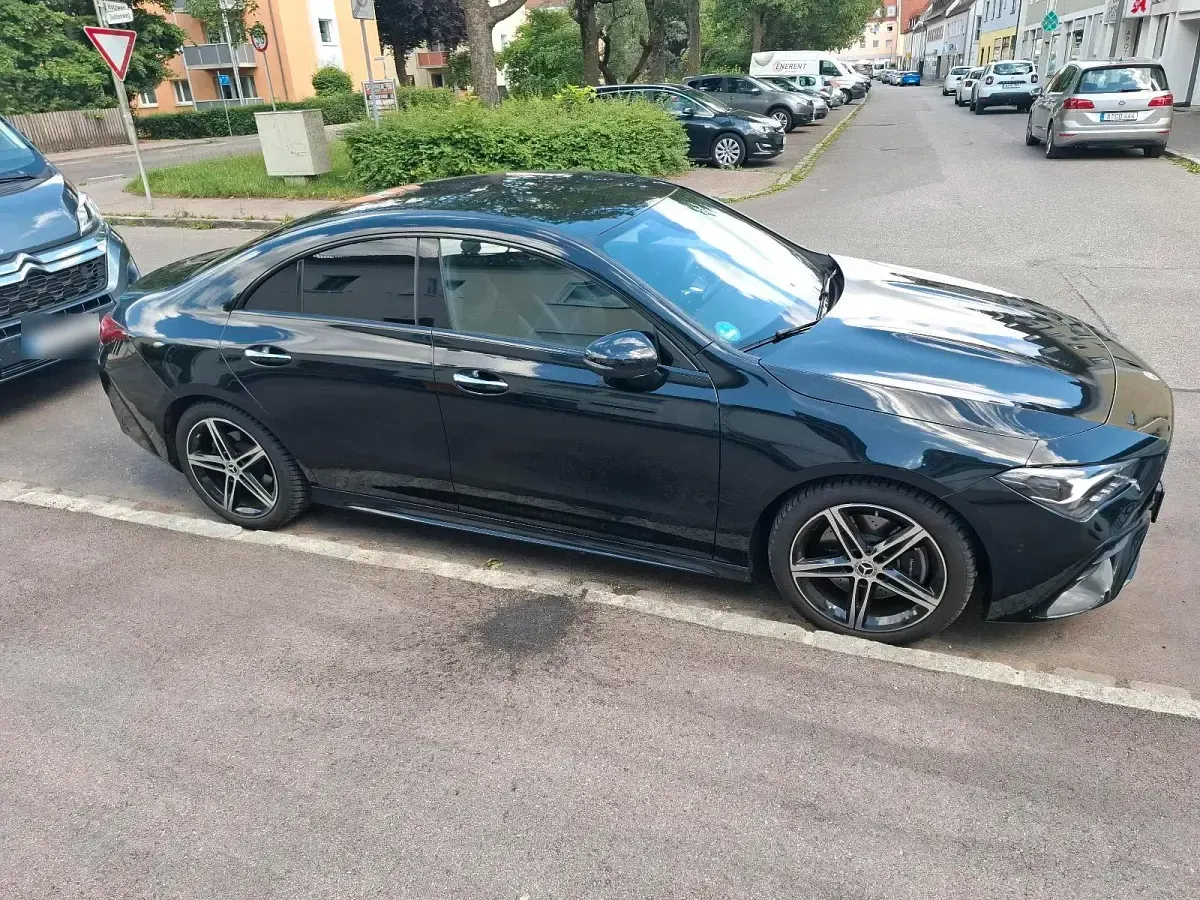 Gebraucht Mercedes CLA200 163 PS (119 kW) 2024 Schwarz Coupé