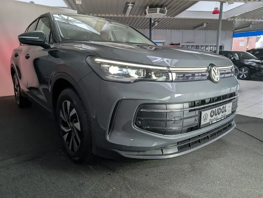 Neu VW Tiguan Life 150 PS (110 kW) 2026 Grau SUV