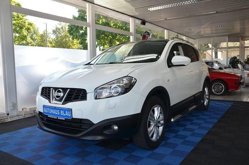 Weiß Gebraucht 2011 Nissan Qashqai Tekna SUV | 8.890 € (Etwas zu teuer) - Bild 1/4
