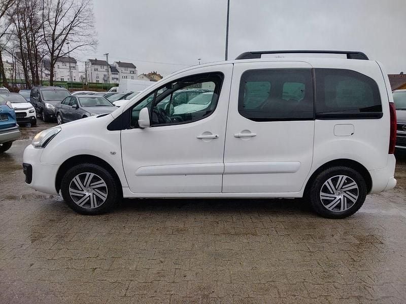 Second-hand Citroën Berlingo Shine 99 CP (72 kW) 2016 Alb Monovolum