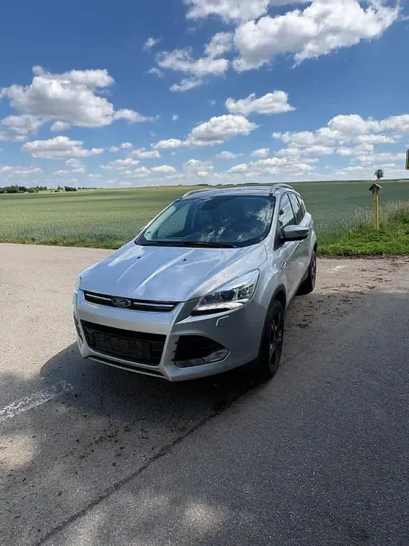 Gebraucht Ford Kuga Titanium 179 PS (131 kW) 2015 Silber SUV
