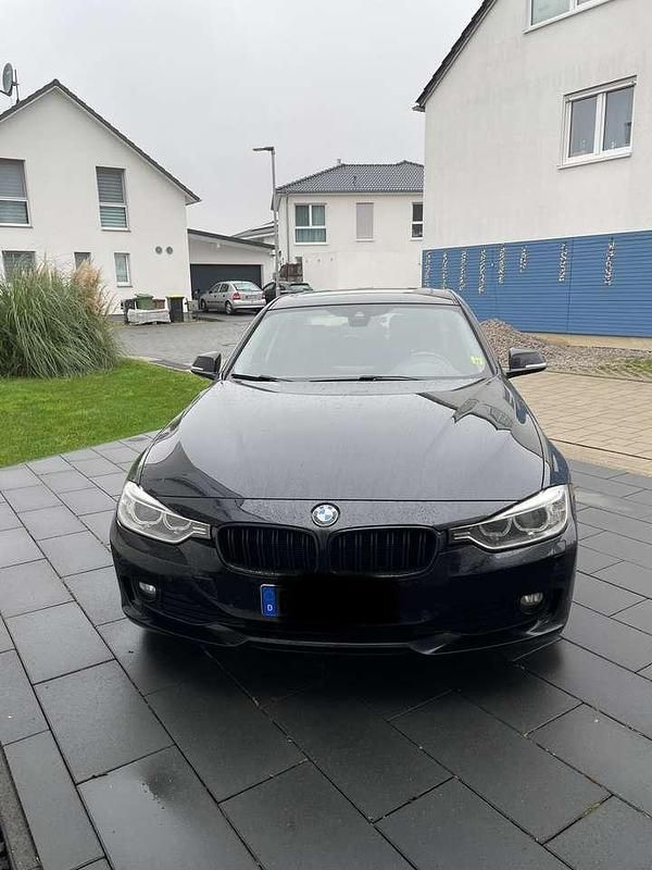 Gebraucht BMW 320 184 PS (135 kW) 2013 Schwarz Limousine