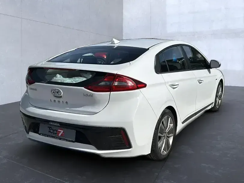 Gebraucht Hyundai Ioniq Premium 141 PS (103 kW) 2016 Weiß Kleinwagen