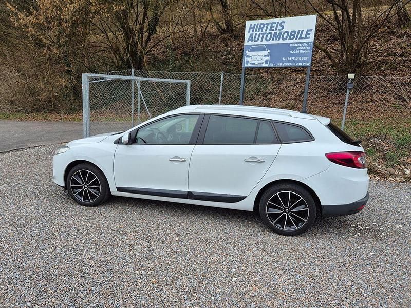 Gebraucht Renault Mégane III 106 PS (77 kW) 2012 Weiß Limousine