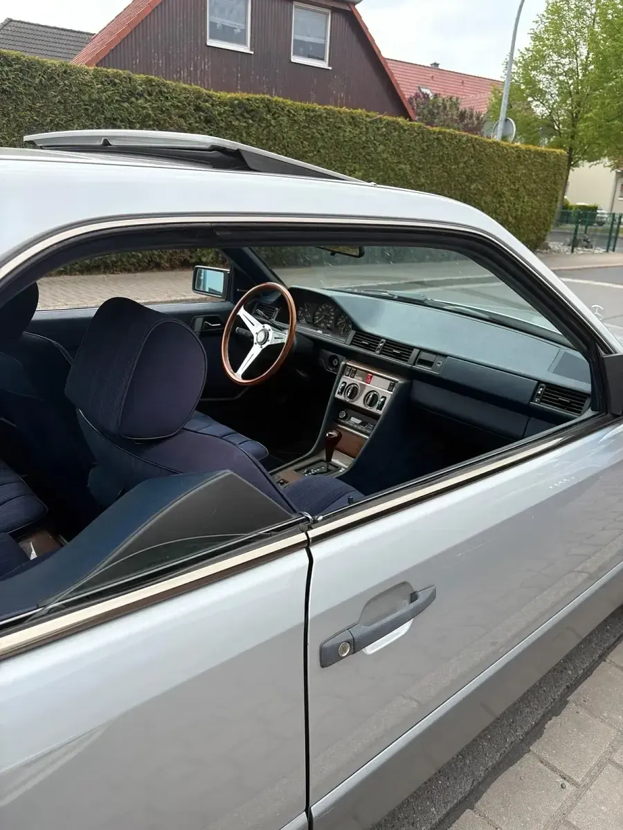 Gebraucht Mercedes E300 180 PS (132 kW) 1989 Silber Coupé