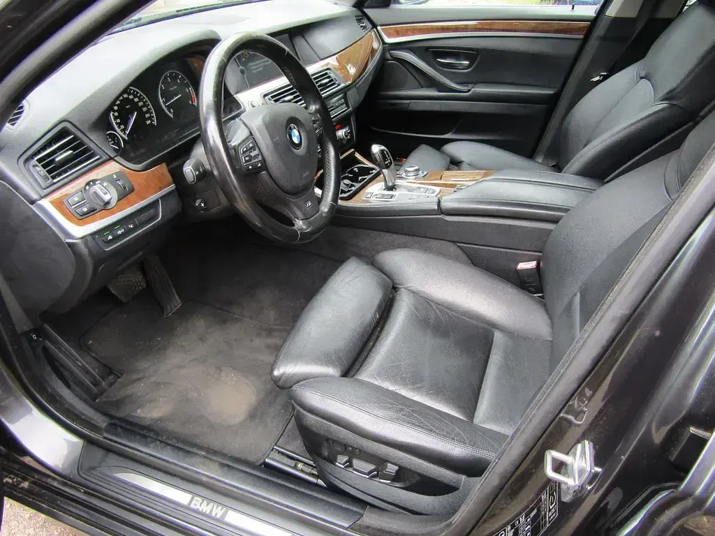 Gebraucht BMW 530 258 PS (189 kW) 2012 Grau Kombi