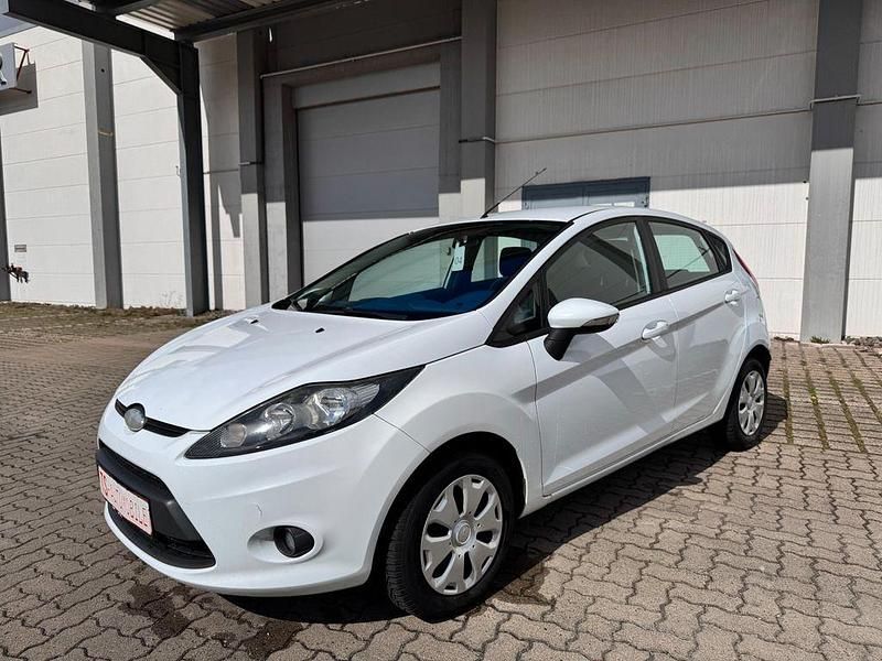 Gebraucht Ford Fiesta Trend 60 PS (44 kW) 2009 Weiß Kleinwagen